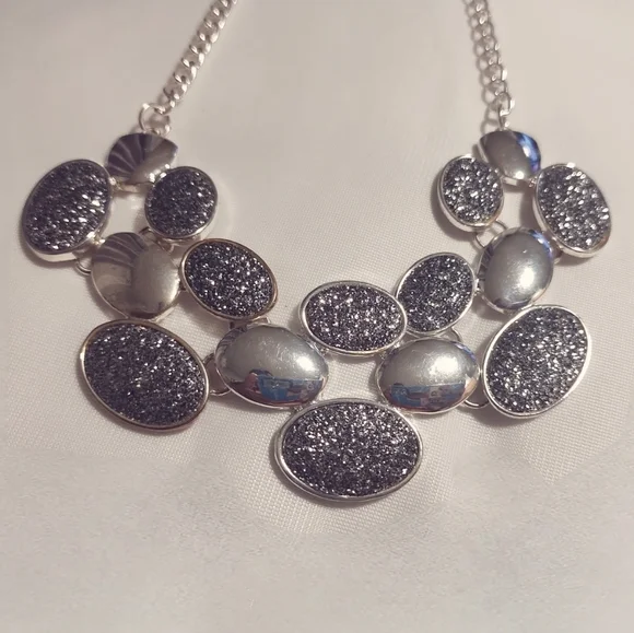 Vintage 2K | Silver Oval Cluster Frontal Necklace - Picture 5 of 7